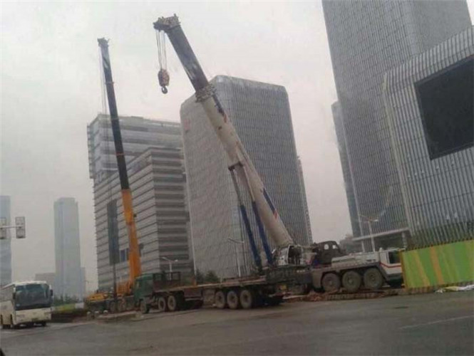 淮上区“自动找平”—— 吊车的 “平地神器” 技术